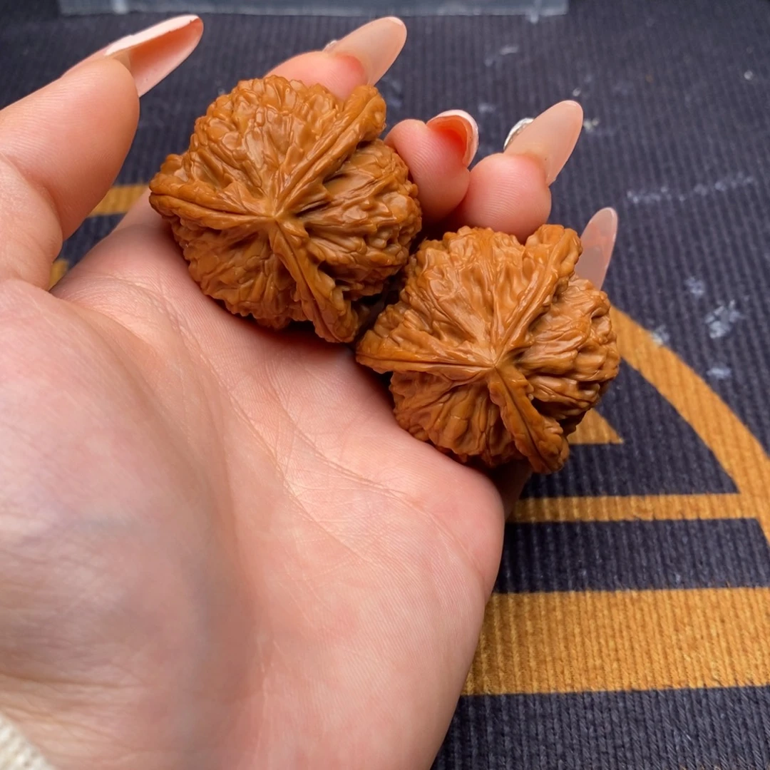用***2文玩核桃吊坠白狮子