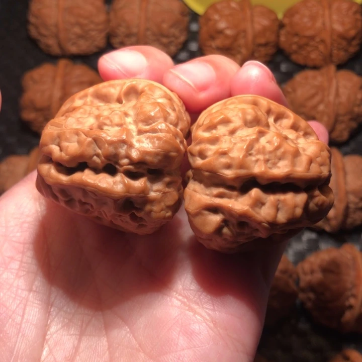 文玩核桃把件一线天峡谷四深开蛙王