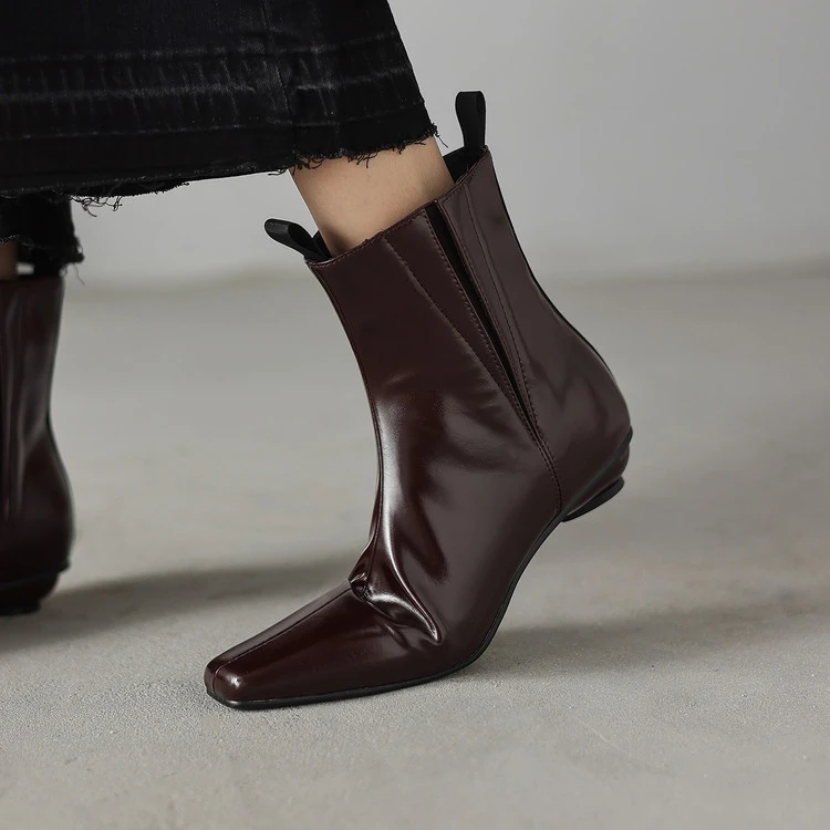 2025新款法式复古真皮尖头粗跟中跟单鞋女短靴切尔西靴马丁靴女款