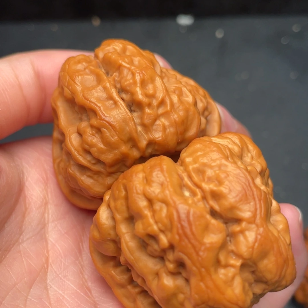 文玩核桃把件秦岭野生文玩核桃