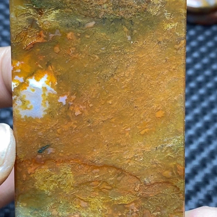 玛瑙/玉髓颈饰未镶嵌草