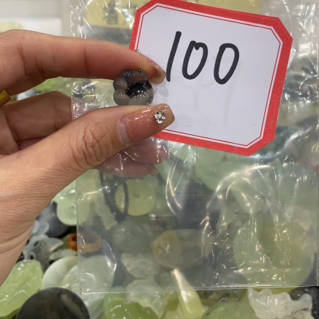 蛇纹石玉颈饰合金