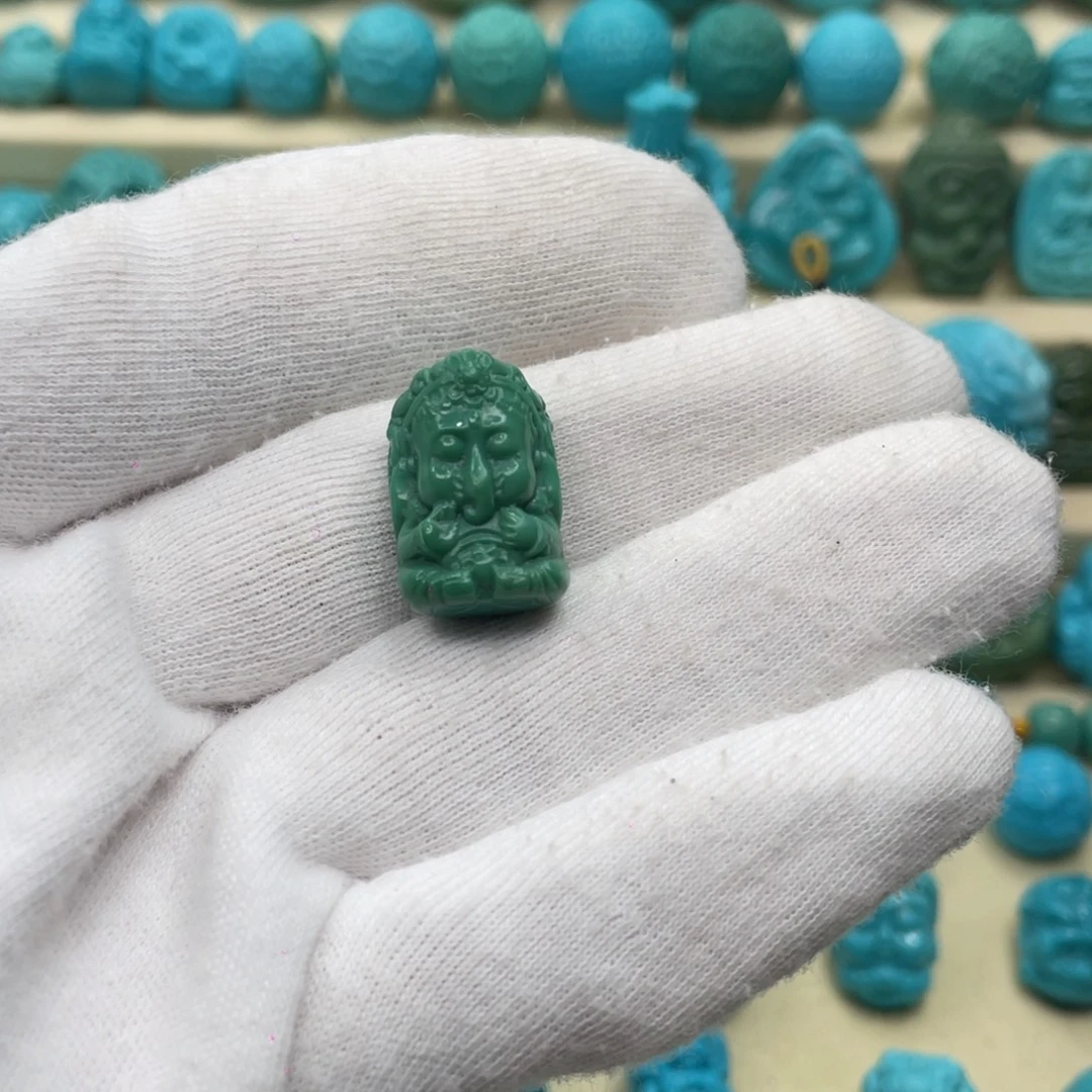 金***君绿松石未镶嵌颈饰