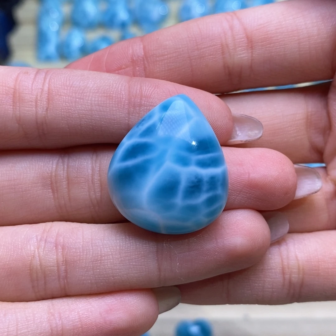 针钠钙石（海纹石）未镶嵌颈饰