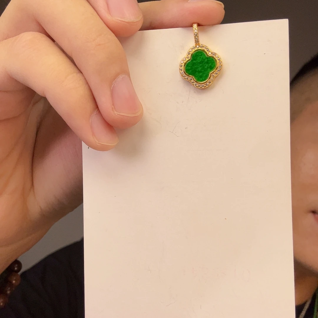 未镶嵌挂件翡翠一件