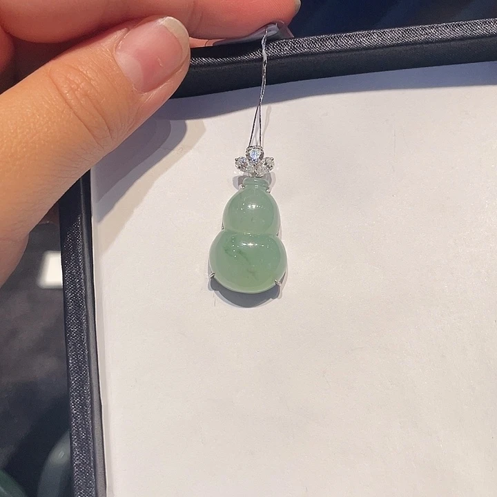 翡翠18K金镶嵌颈饰翡翠挂件