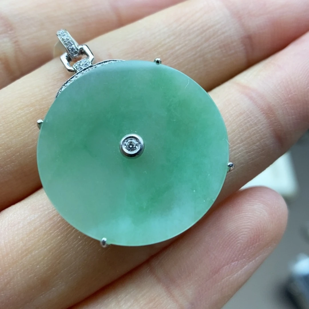 翡翠18K金镶嵌颈饰吊坠55