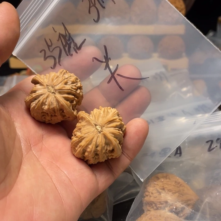 文玩核桃把件磨盘