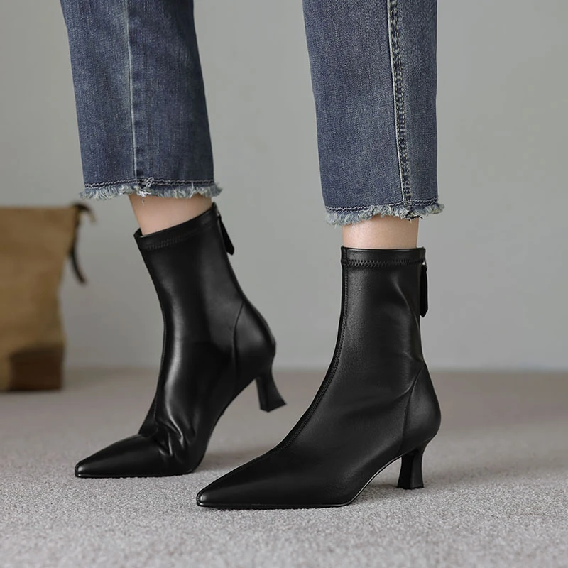 6cm韩版尖头细跟弹力靴女冬季黑色显瘦百搭瘦瘦靴配大衣短靴高跟