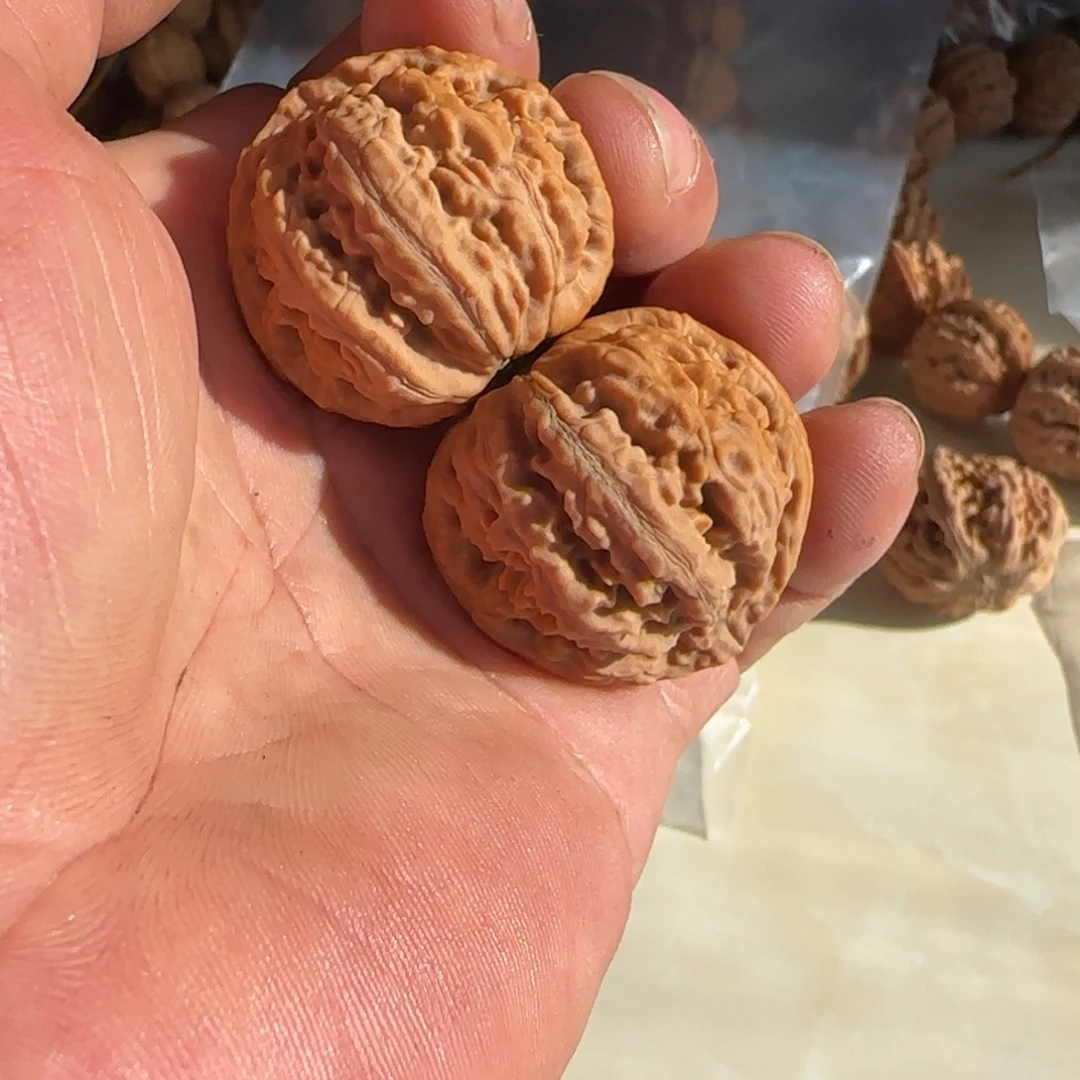 萍***峰吊坠文玩核桃粗筋小核桃