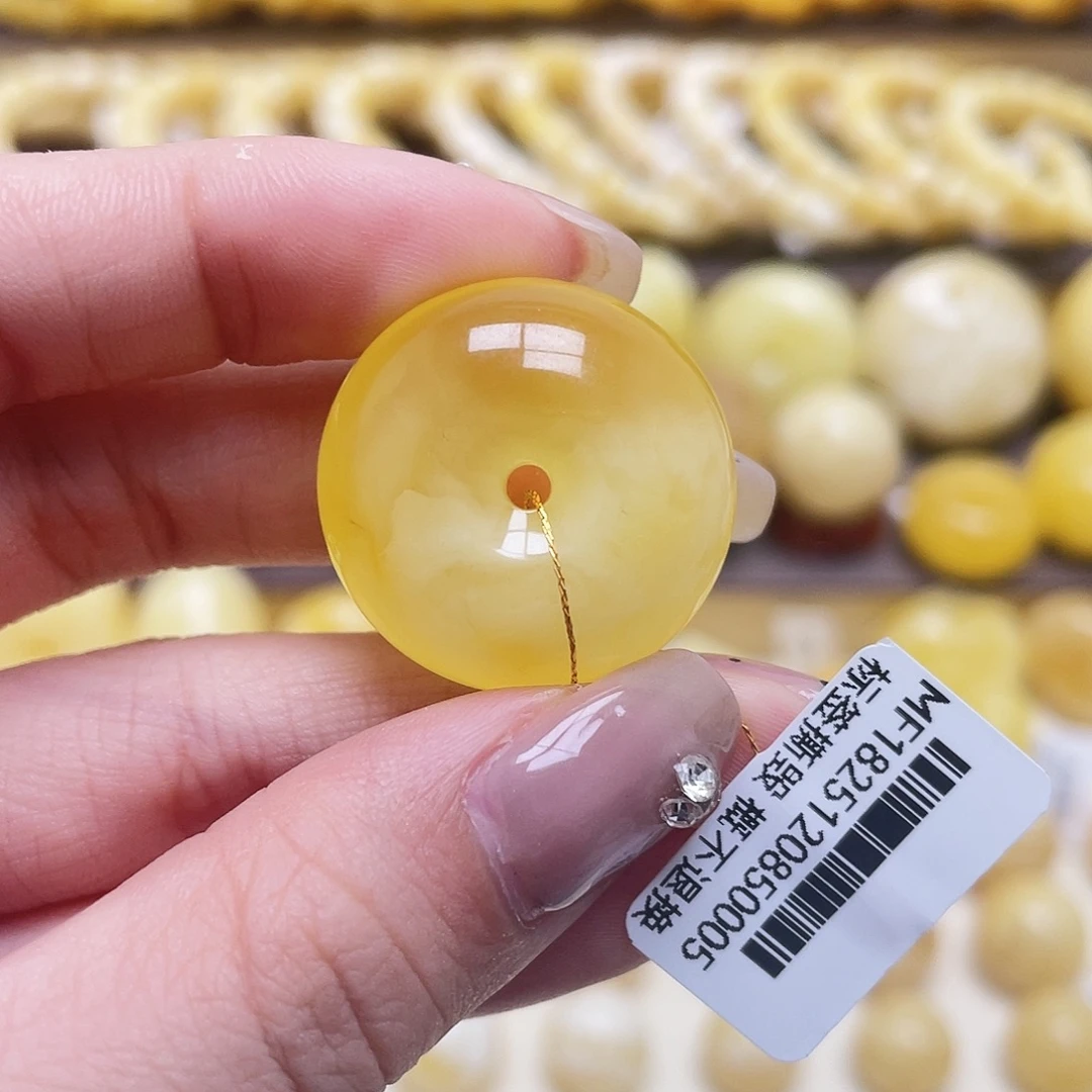 华***i琥珀未镶嵌裸石25.7*13.8mm扣子瑕