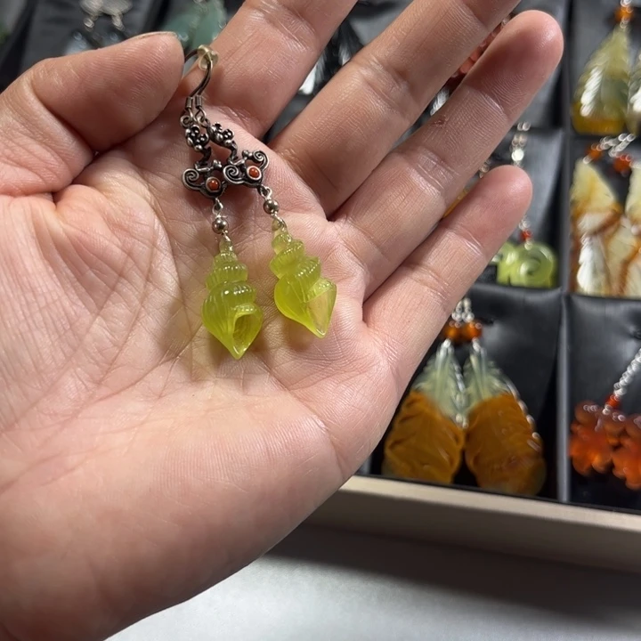 蛇纹石玉合金耳饰
