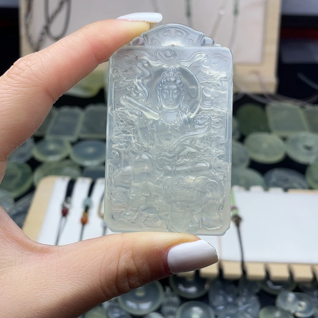 岫玉未镶嵌颈饰普贤
