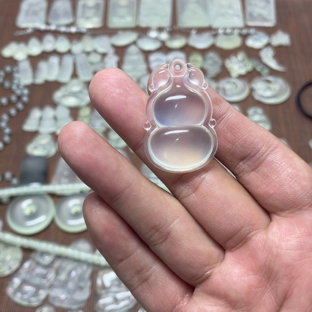 蛇纹石玉未镶嵌颈饰山*