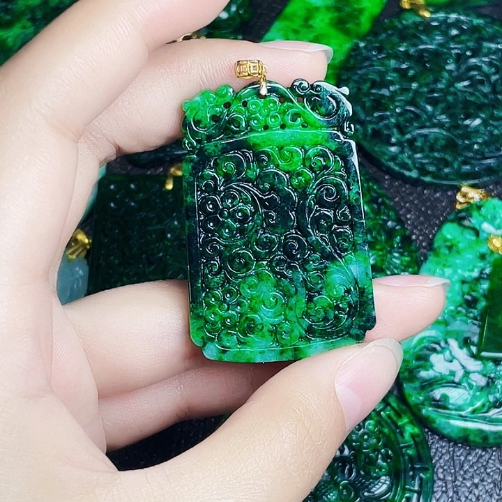 翡翠18K金镶嵌颈饰多样性