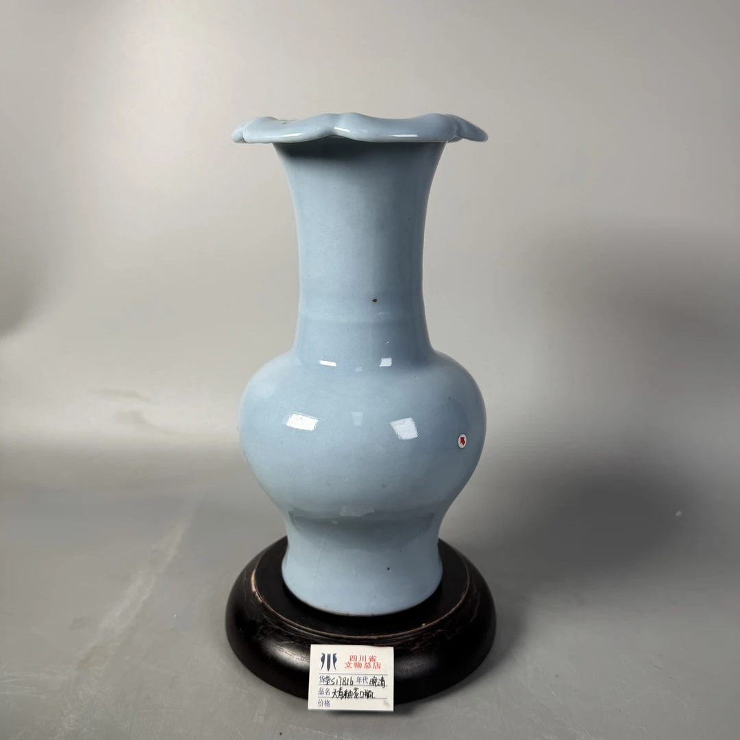 SCS17816晚清天青釉花口瓶