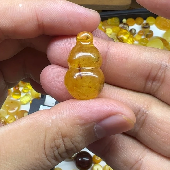琥珀未镶嵌珠宝奇石