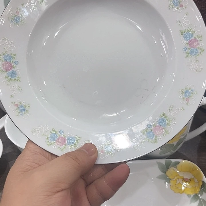 釉下五彩的瓷器和，