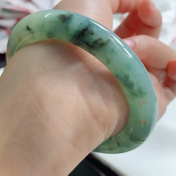 翡翠手镯未镶嵌山水画～老坑老料飘花圆条细腻56.57