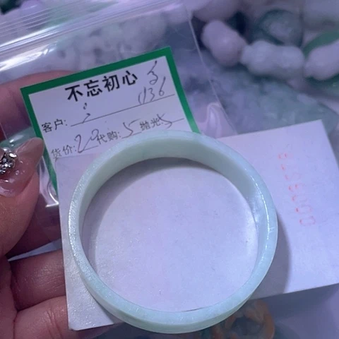 ，***翡翠未镶嵌颈饰缅甸