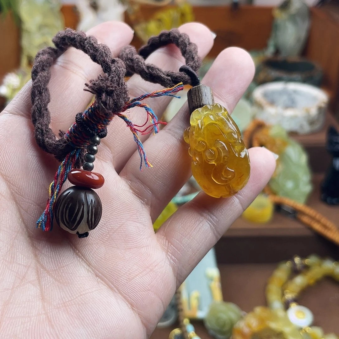 蛇纹石玉未镶嵌吊坠