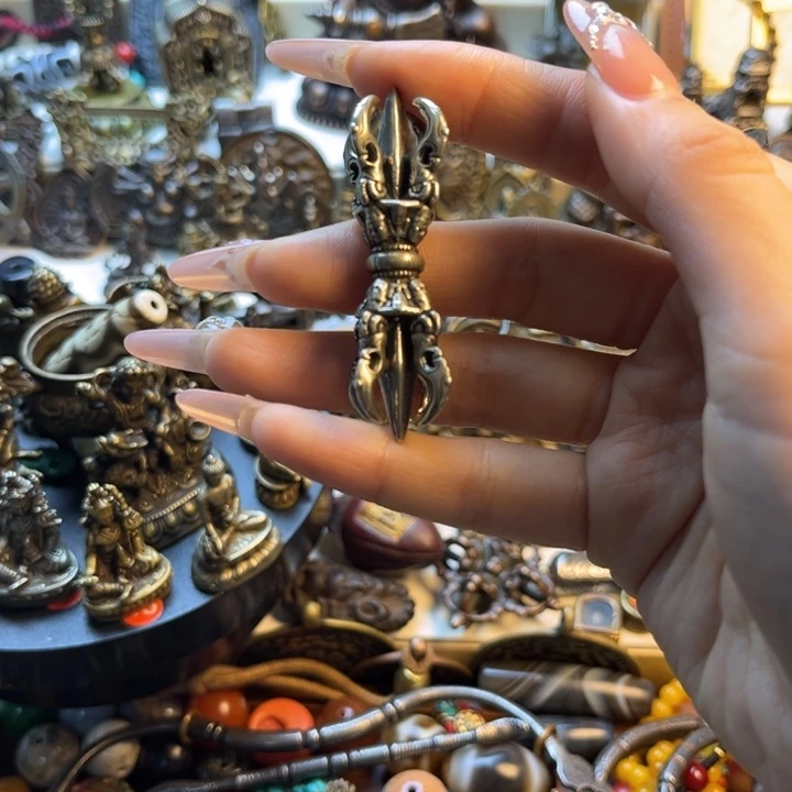 舍***泥塑闪价漏价一件