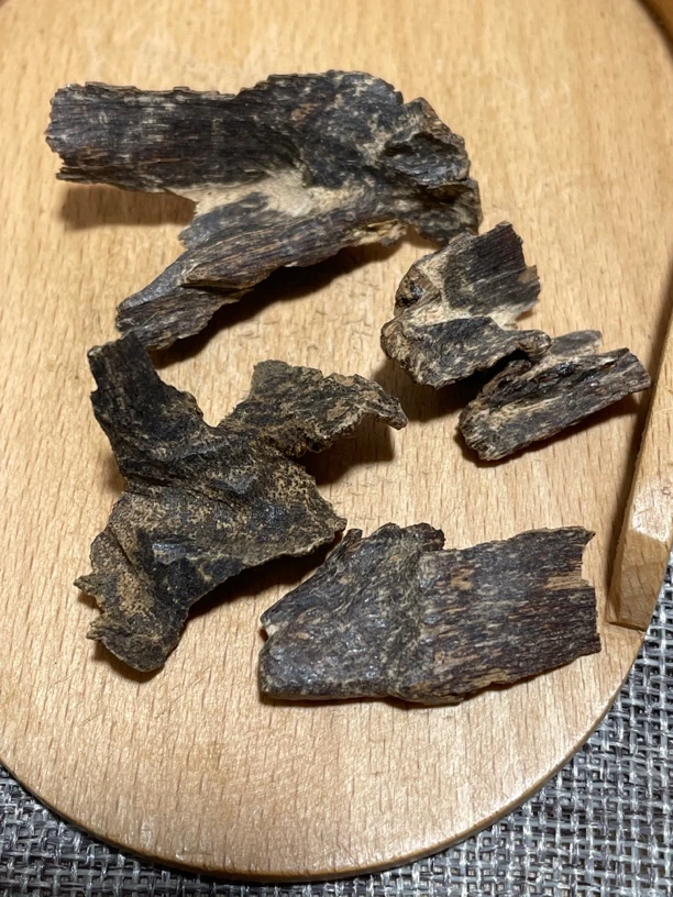 沉香经典尖峰老包头4个4.7克，急沉水，清香花蜜甜凉，韵味持久。
