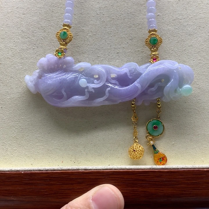 翡翠吊坠(赠链)未镶嵌