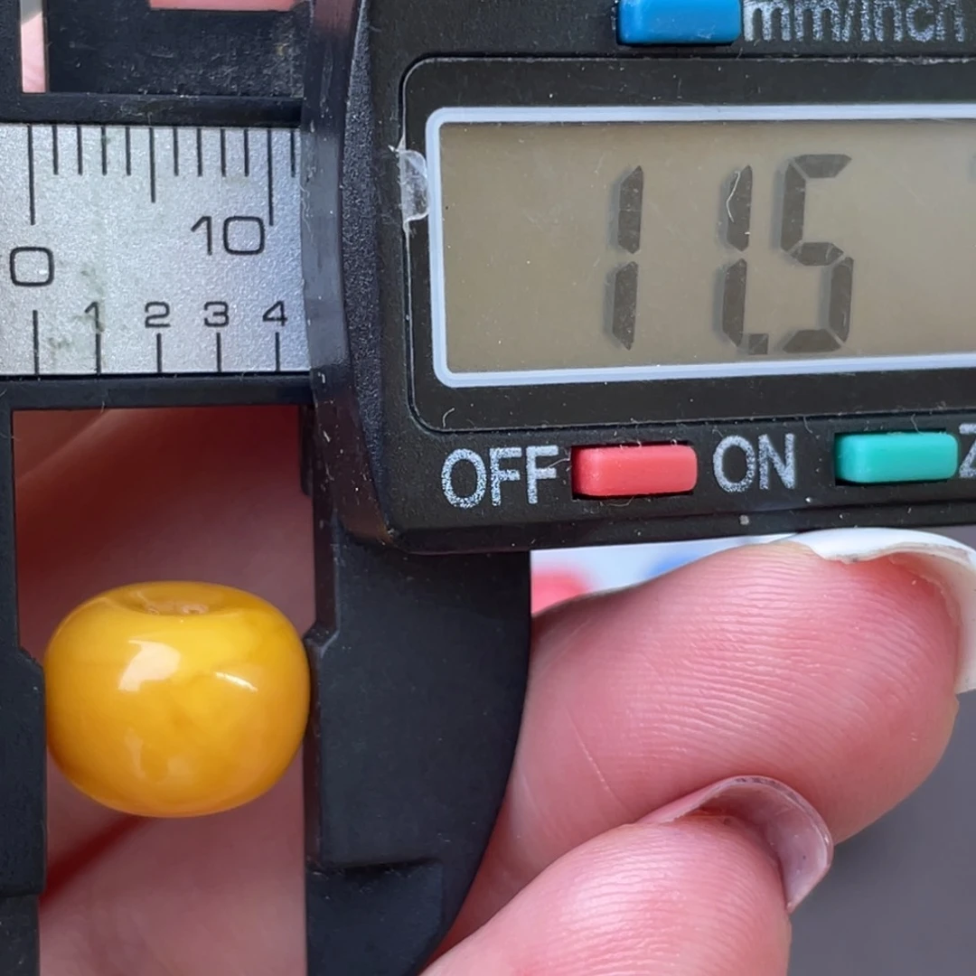 未镶嵌琥珀裸石微瑕398