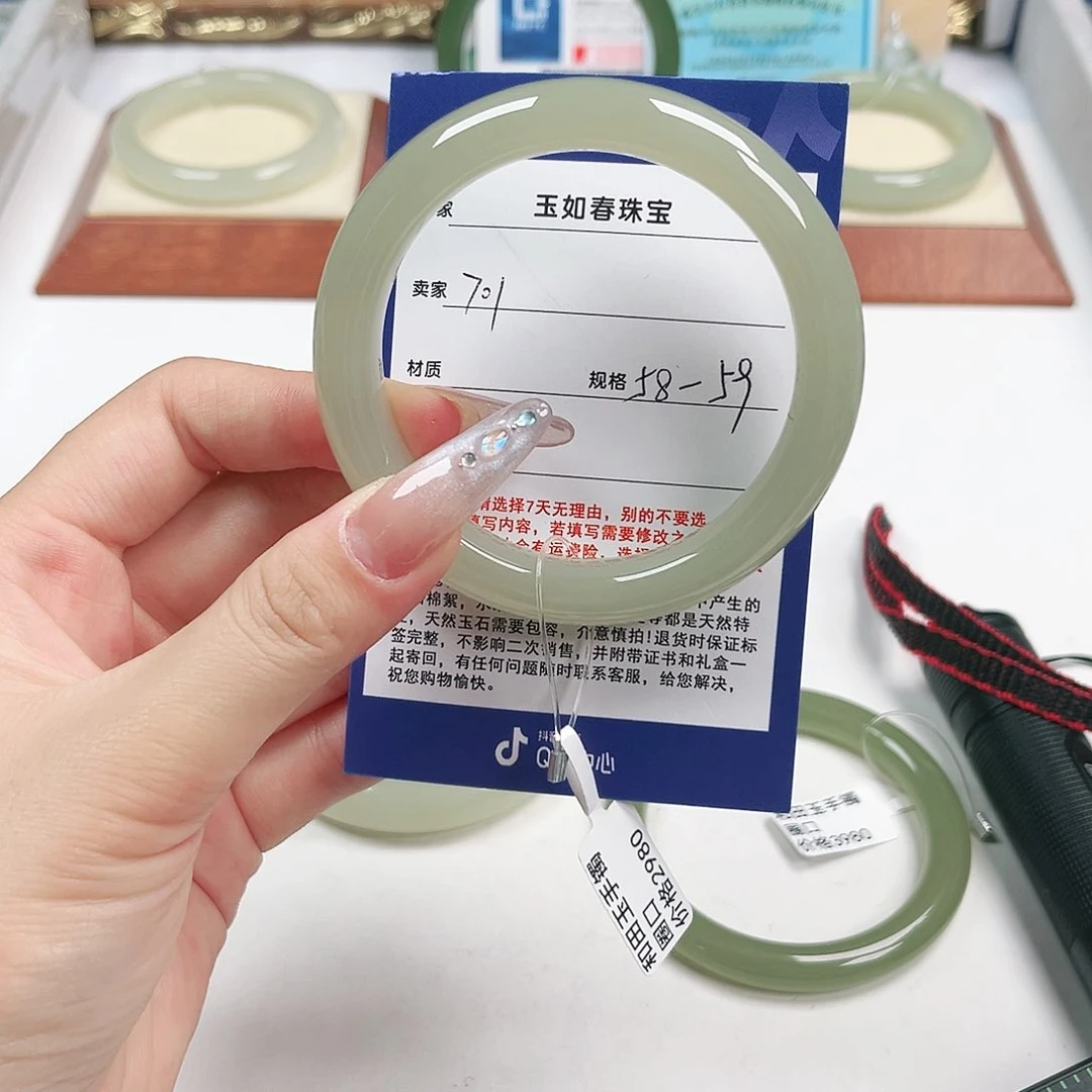 网***界和田玉手镯未镶嵌