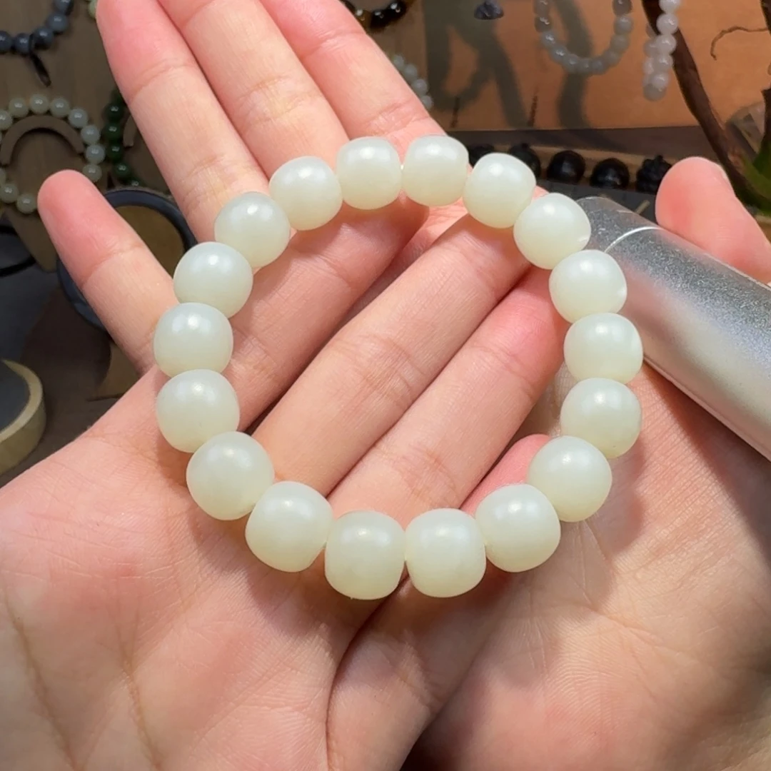 和田玉未镶嵌颈饰卡12且末白