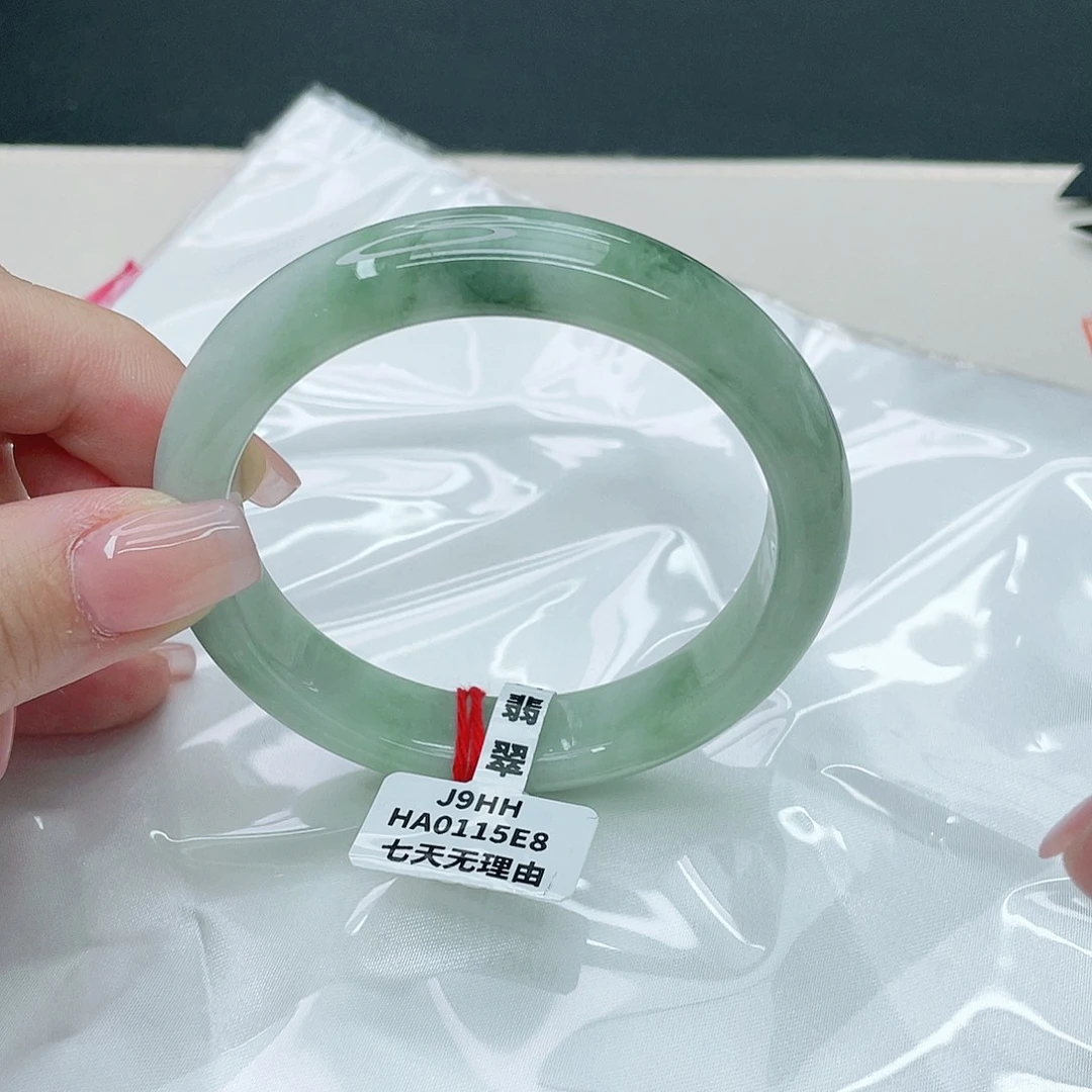 翡翠手镯未镶嵌正58