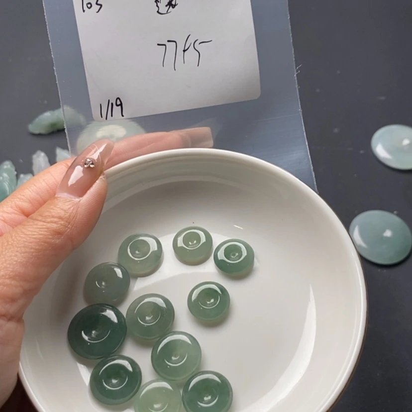 【闪购商品】翡翠颈饰未镶嵌选****?