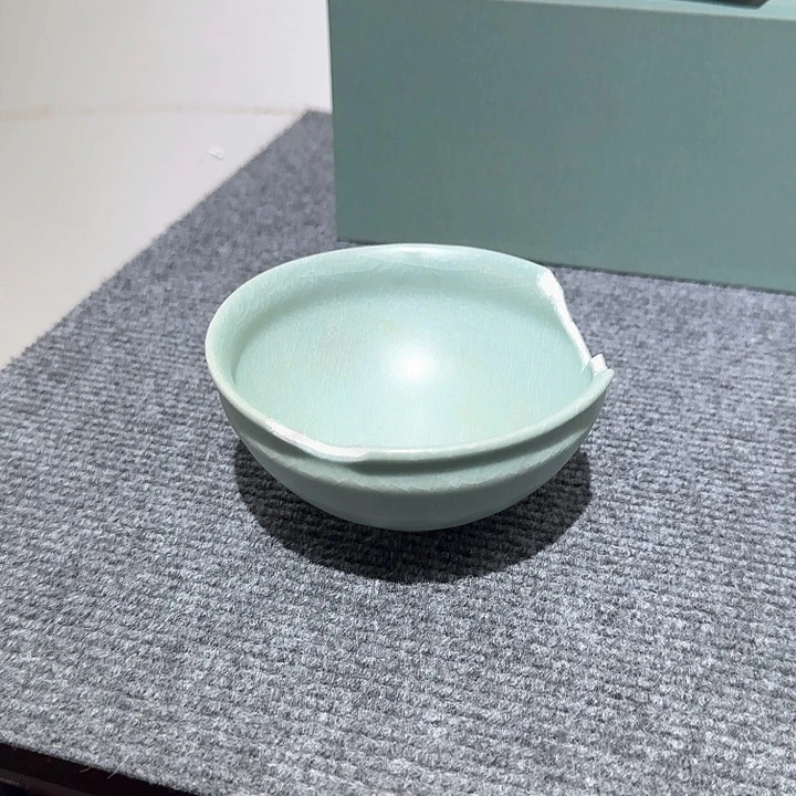龙泉窑，莲瓣碗，品相如图