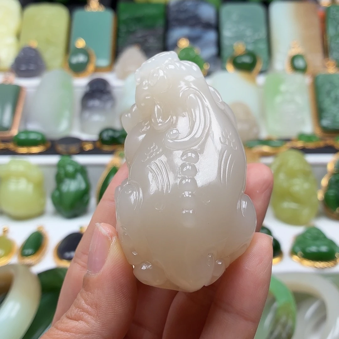和田玉未镶嵌颈饰藕粉手把