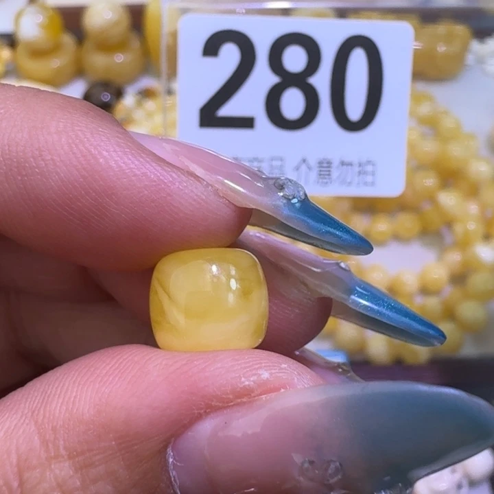 裸石琥珀未镶嵌10.1×8.9