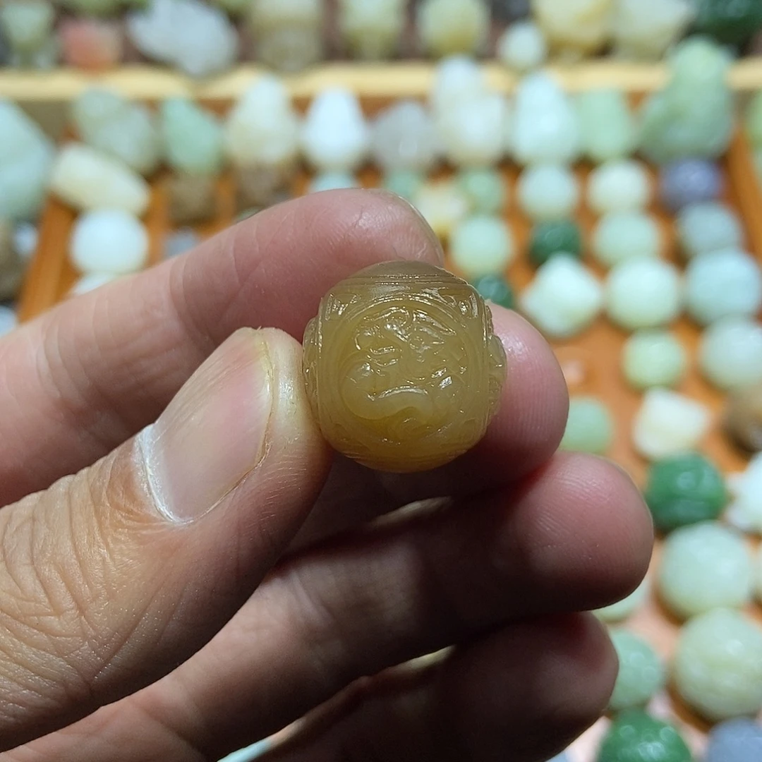 和田玉未镶嵌颈饰定制