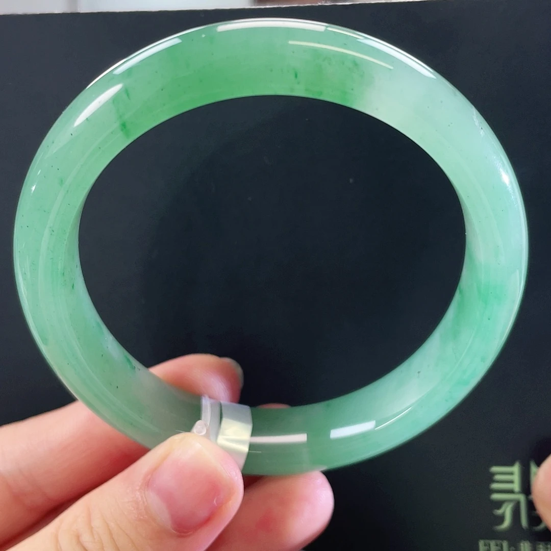 未镶嵌手镯石英质玉
