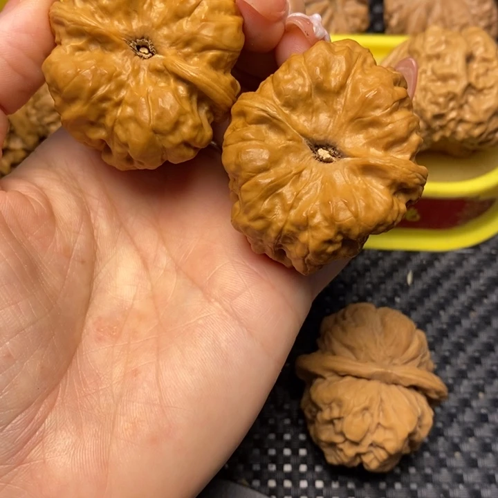 桃核吊坠B***a蛤蟆头……