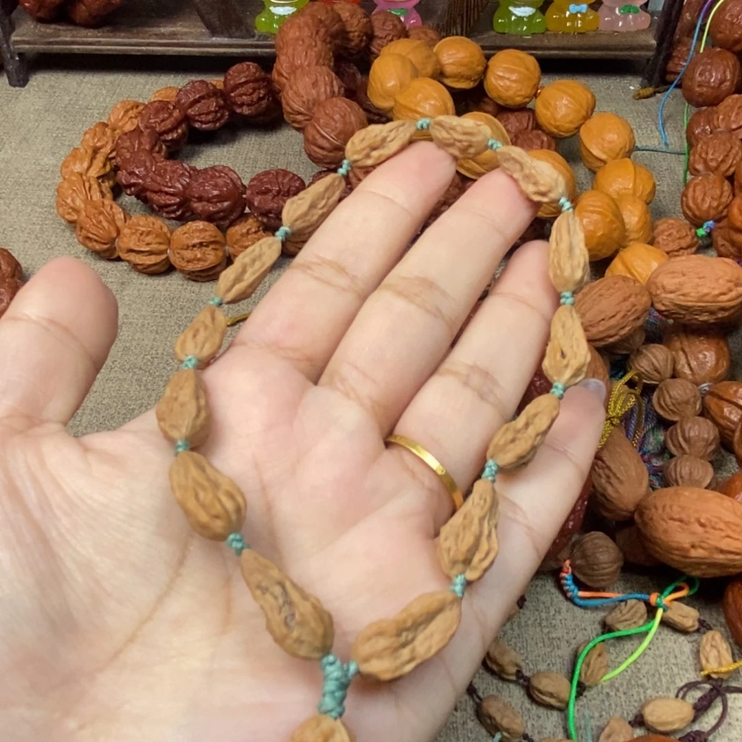 自***。文玩核桃吊坠白茬葡萄干文玩核桃