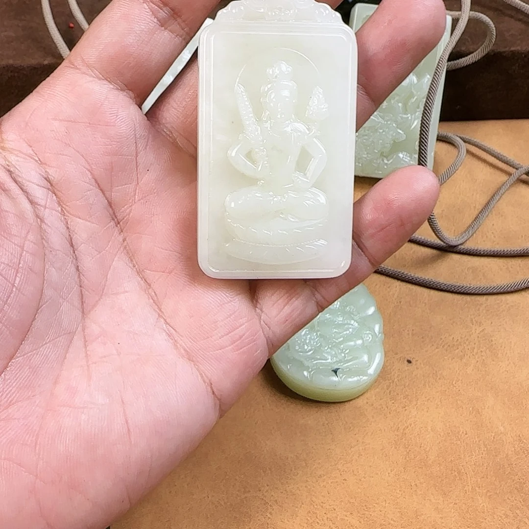 和田玉未镶嵌颈饰