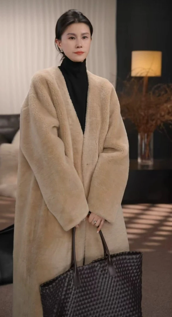 卢尚原创一粒扣长款毛毛衣242001