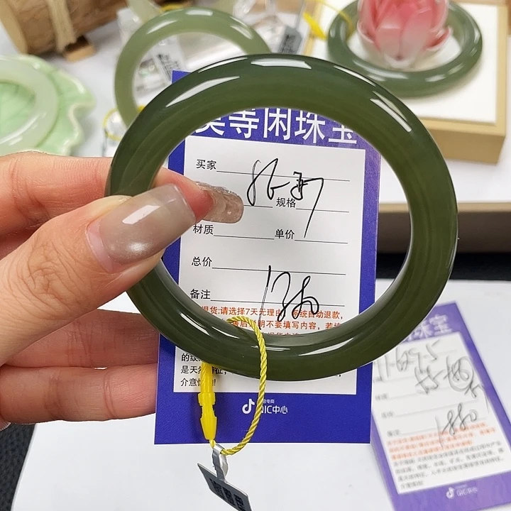 和田玉未镶嵌手镯