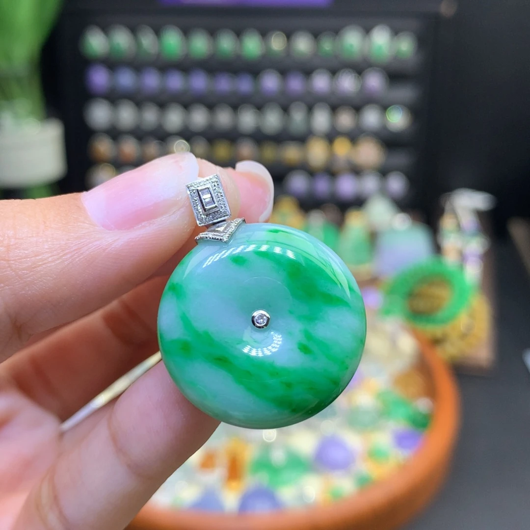 翡翠18K金镶嵌颈饰