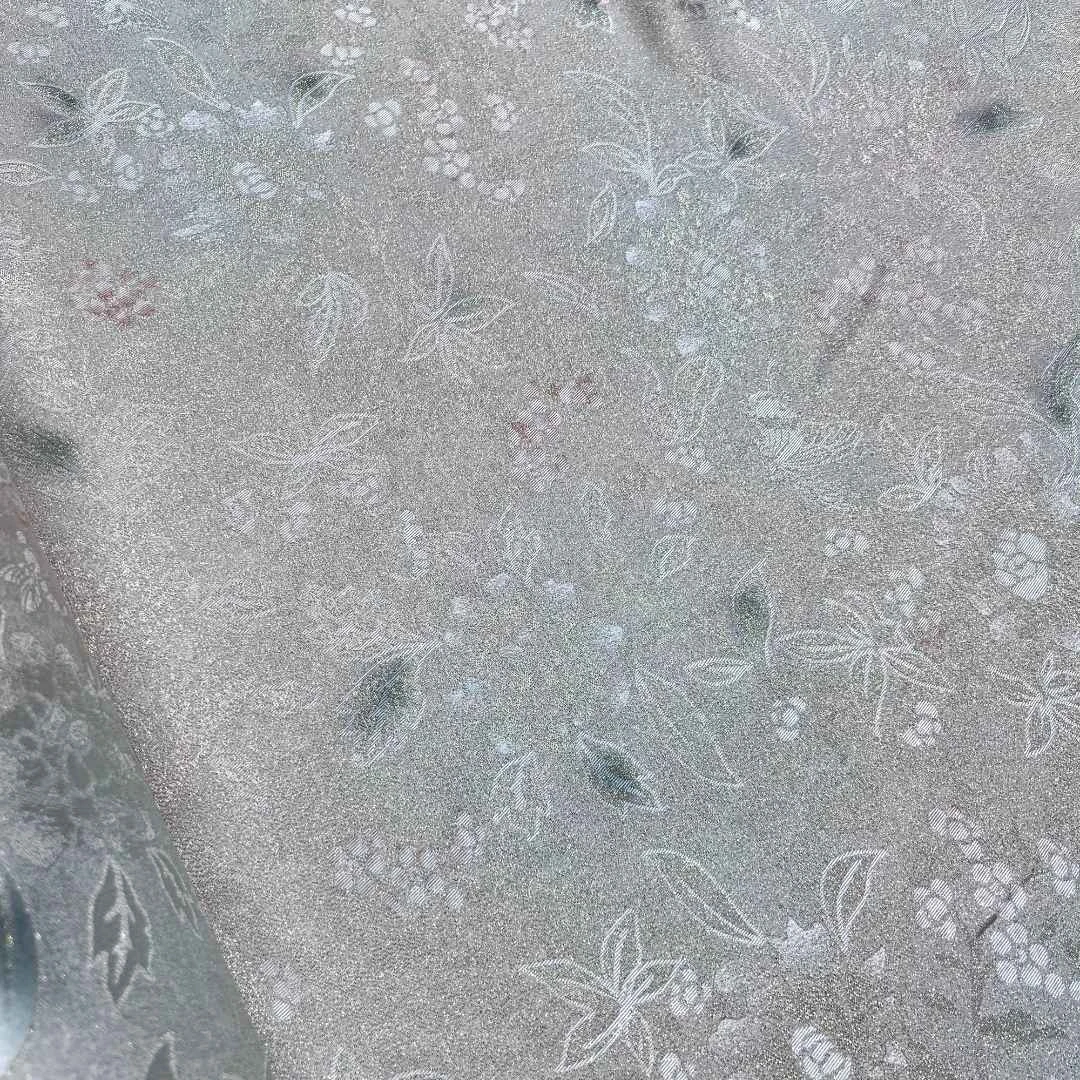 【楚娇】43-手绘粉绿织金蜂蝶戏牡丹  百分百桑蚕丝 70门幅手绘正绢