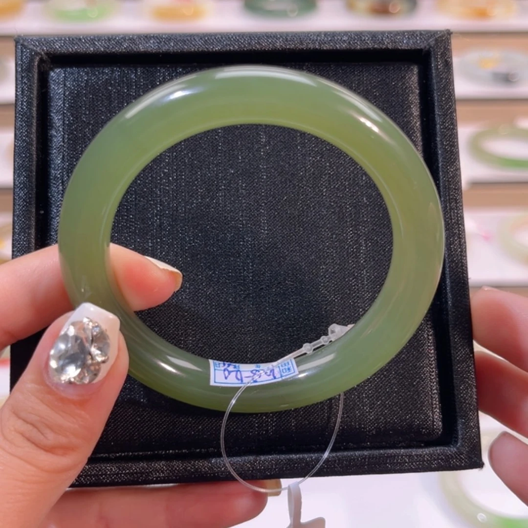 和田玉未镶嵌手镯冰底湖水绿