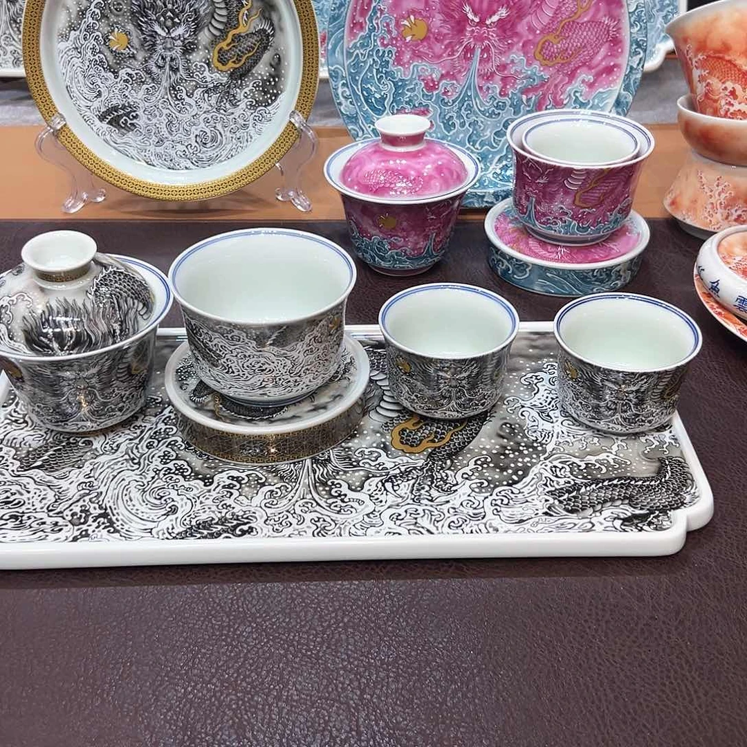 摆件景德镇陶瓷艺术展演厅和艺术景德镇的一家