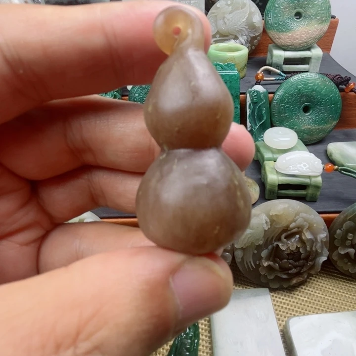 独山玉未镶嵌珠宝半成品