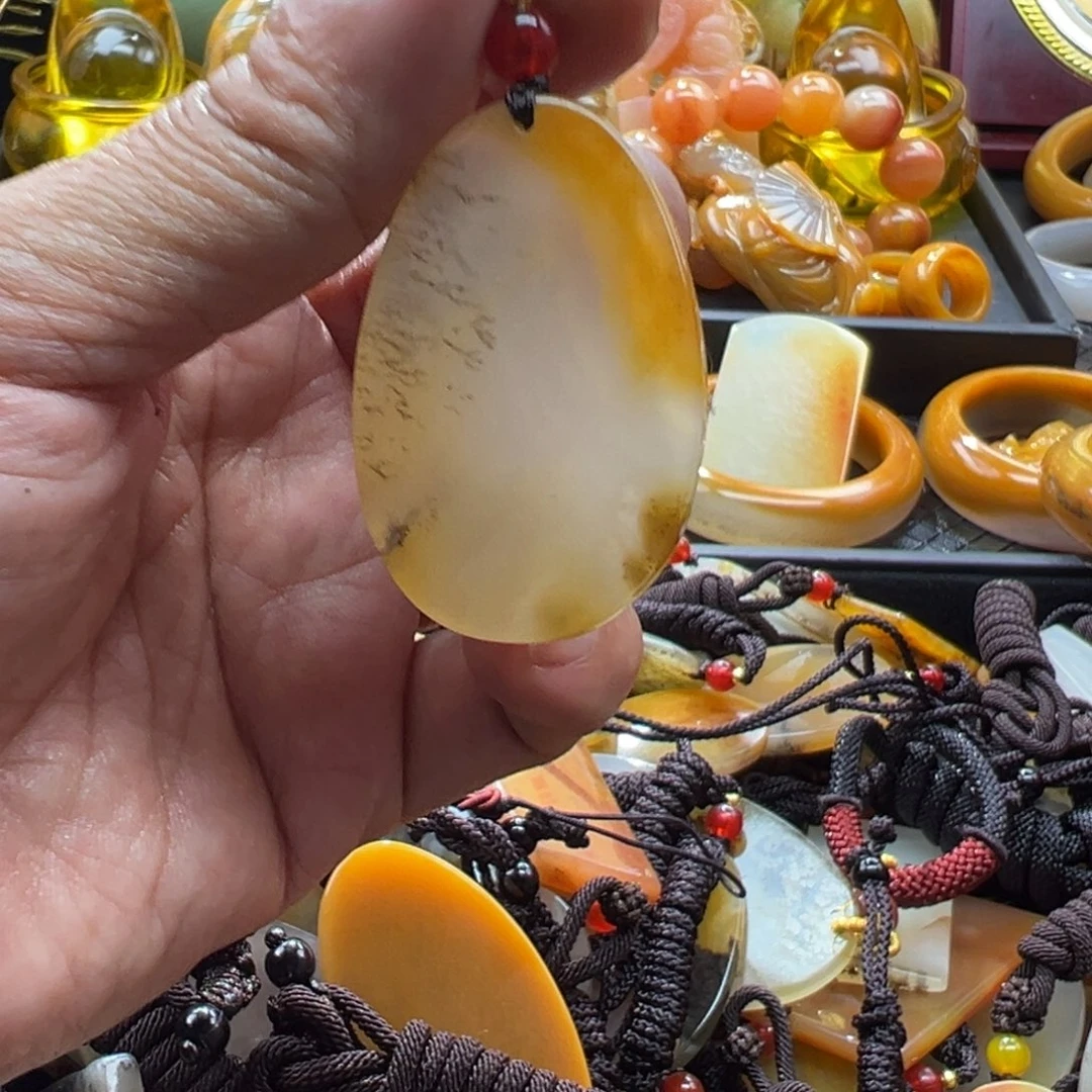 石英质玉未镶嵌颈饰