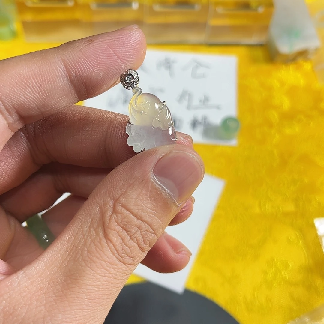 翡翠颈饰18K金镶嵌顾*鱼缅甸翡翠